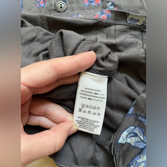 FREE PEOPLE Floral Tissue Mock Neck Button Back Top Long Sleeve Sz M Gray/Blue - Picture 11 of 11